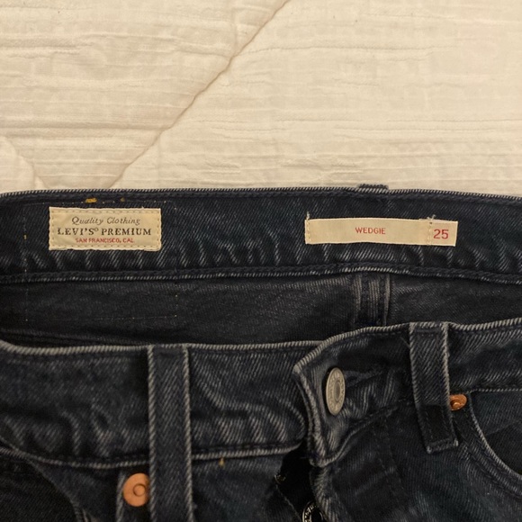 Levi’s Premium Waterless Button Fly Jeans (25) - Picture 6 of 13